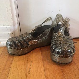 Black sparkle jelly platform sandals